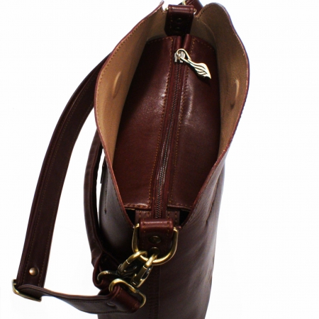 ROO<br> mahogany & taupe